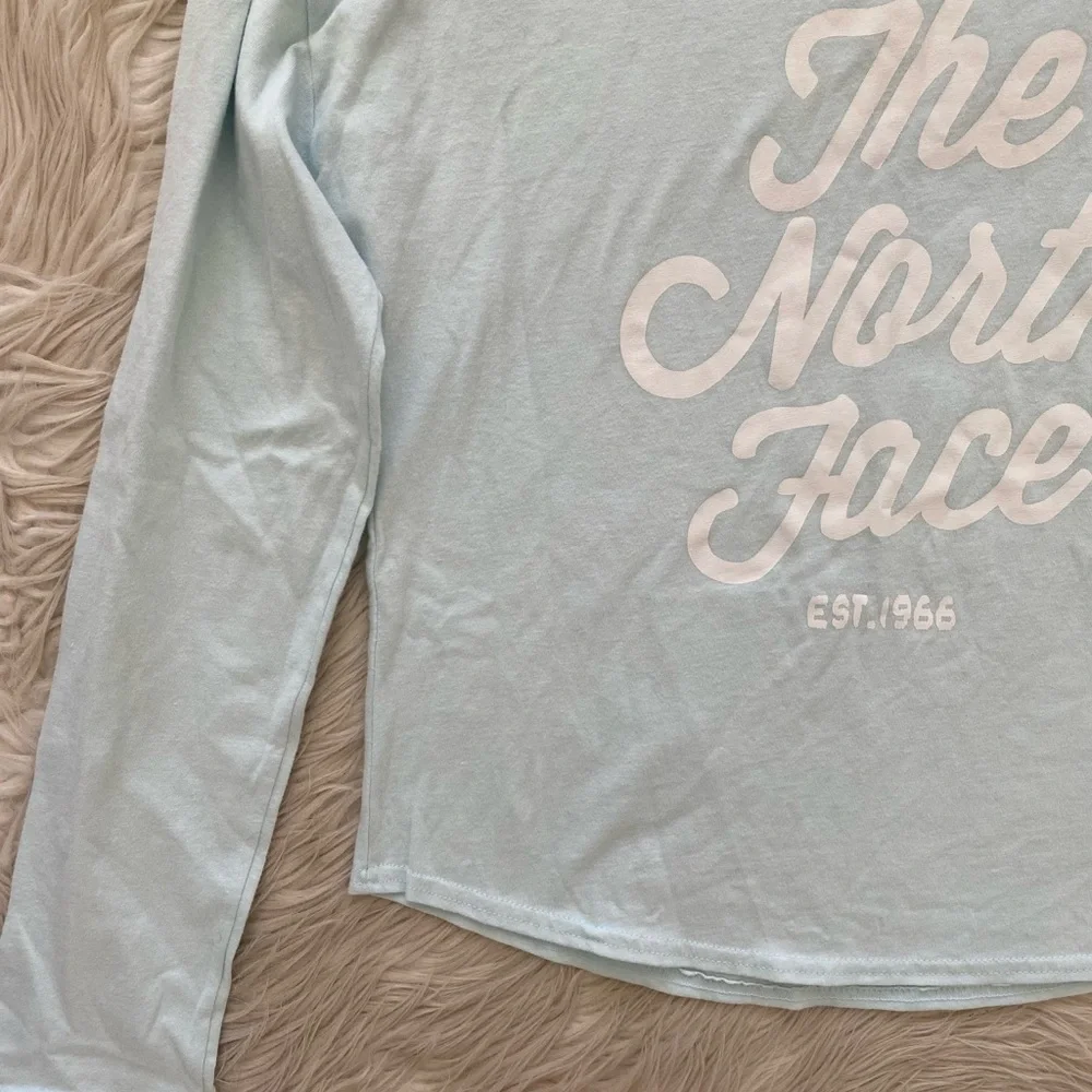 The North Face Girls 14/16 Light Blue Logo Long Sleeve Tee Shirt Large Outdoors